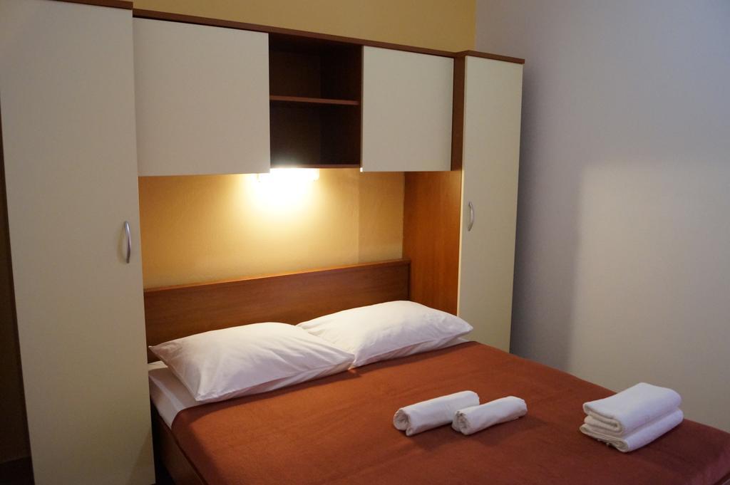 Studio Apartments Marija With Private Parking Makarska Exterior foto