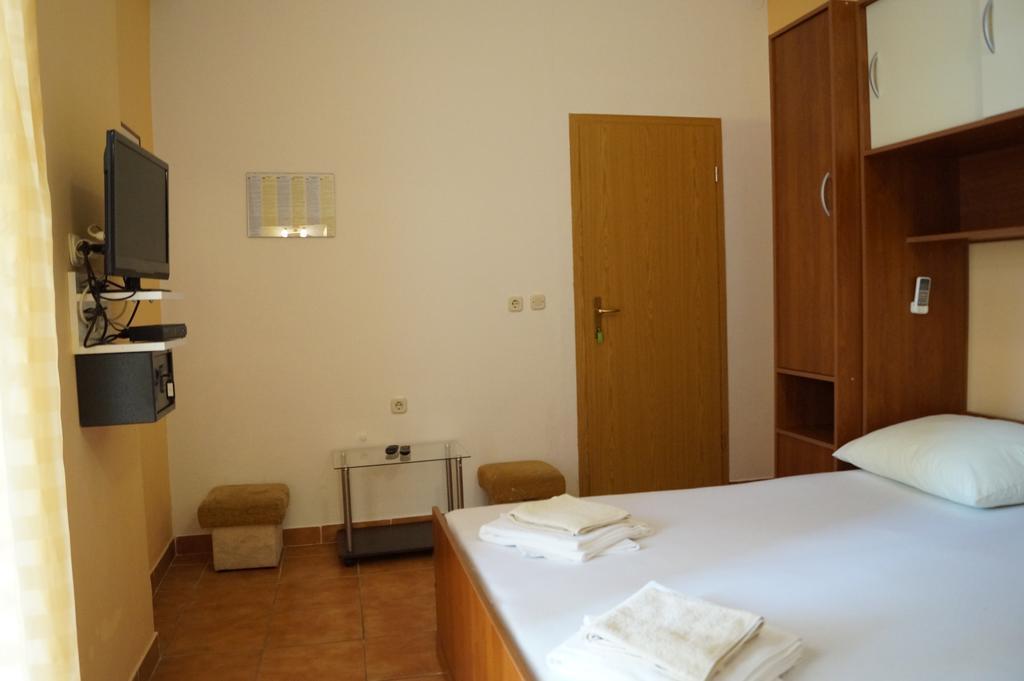 Studio Apartments Marija With Private Parking Makarska Exterior foto