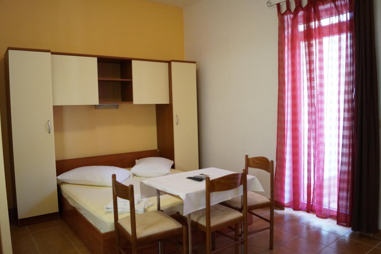 Studio Apartments Marija With Private Parking Makarska Exterior foto