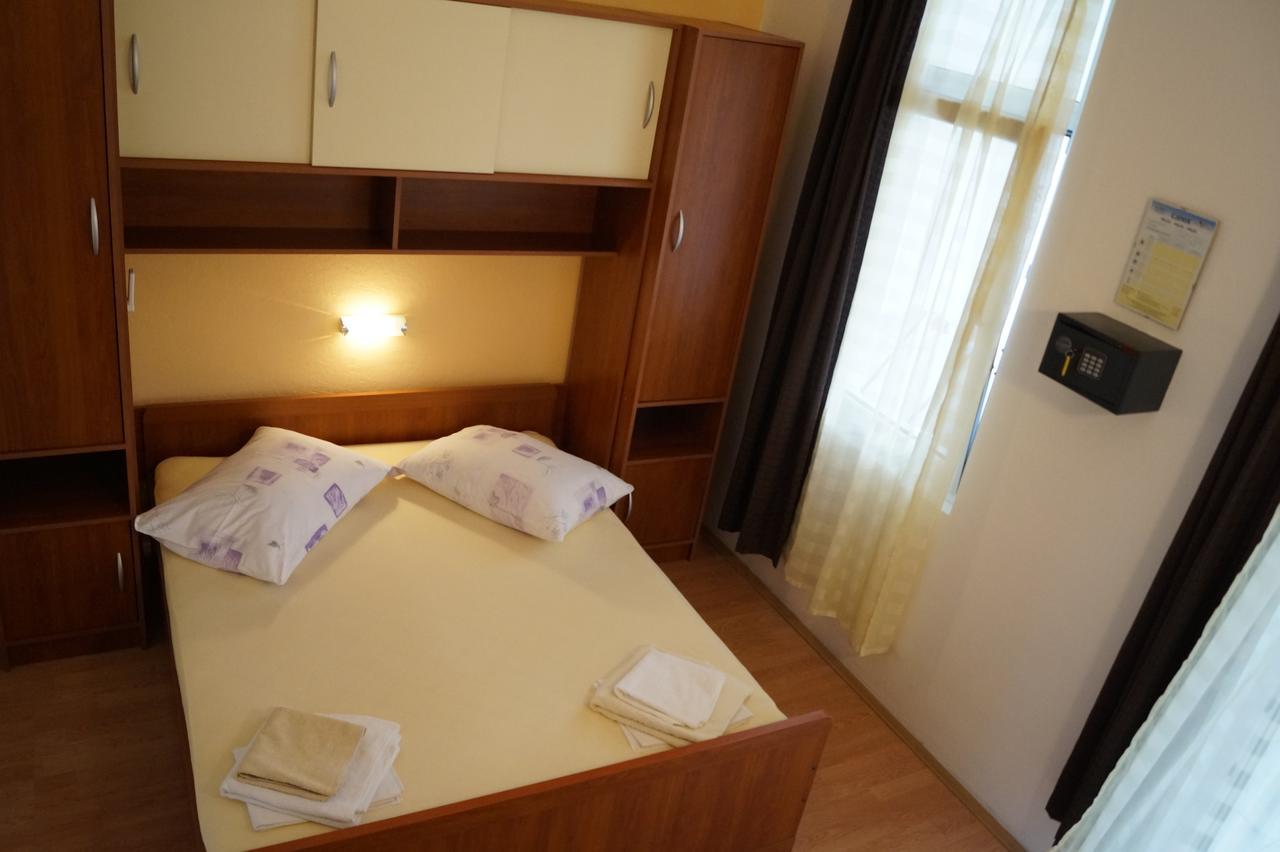 Studio Apartments Marija With Private Parking Makarska Exterior foto