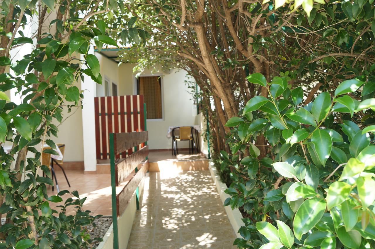 Studio Apartments Marija With Private Parking Makarska Exterior foto